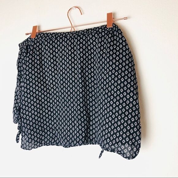 EUC Bershka Navy Blue Off Shoulder Top Large JR/Medium - Picture 5 of 6